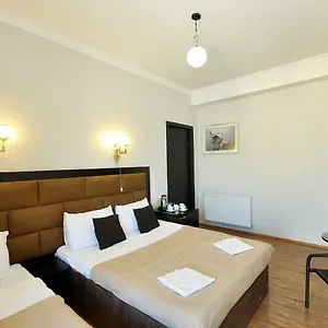 hotel-marsel.alltbilisihotels.com/